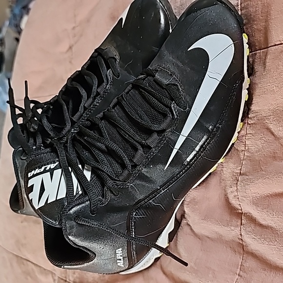 STUNNING NIKE ALPHA SHARK 2 FOOTBALL CLEATS - Picture 1 of 12